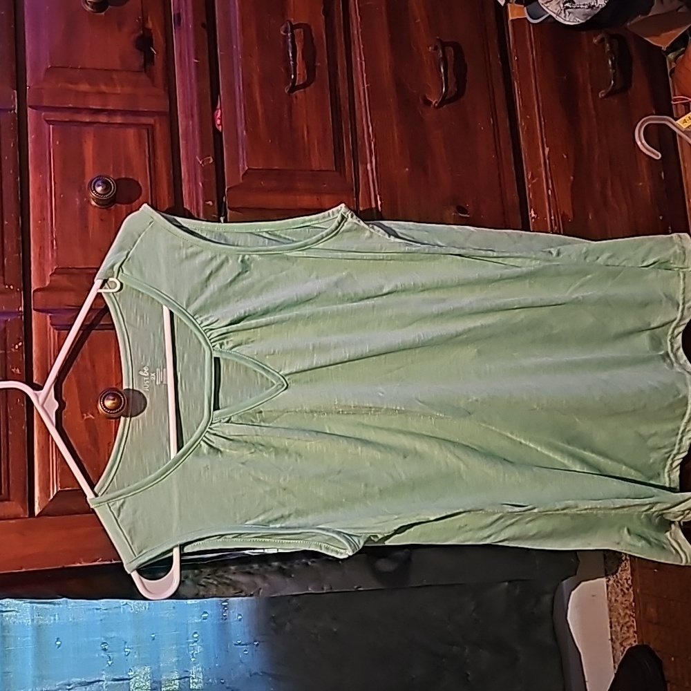 !!.             Ladies 2X Mint  Top.        Tote 3W
